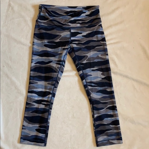 lululemon athletica Pants - Lululemon camo cropped leggings